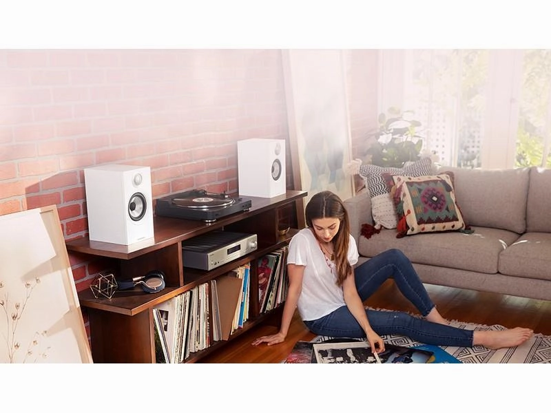 B&W 606 S3 Bookshelf Speaker - Matte White