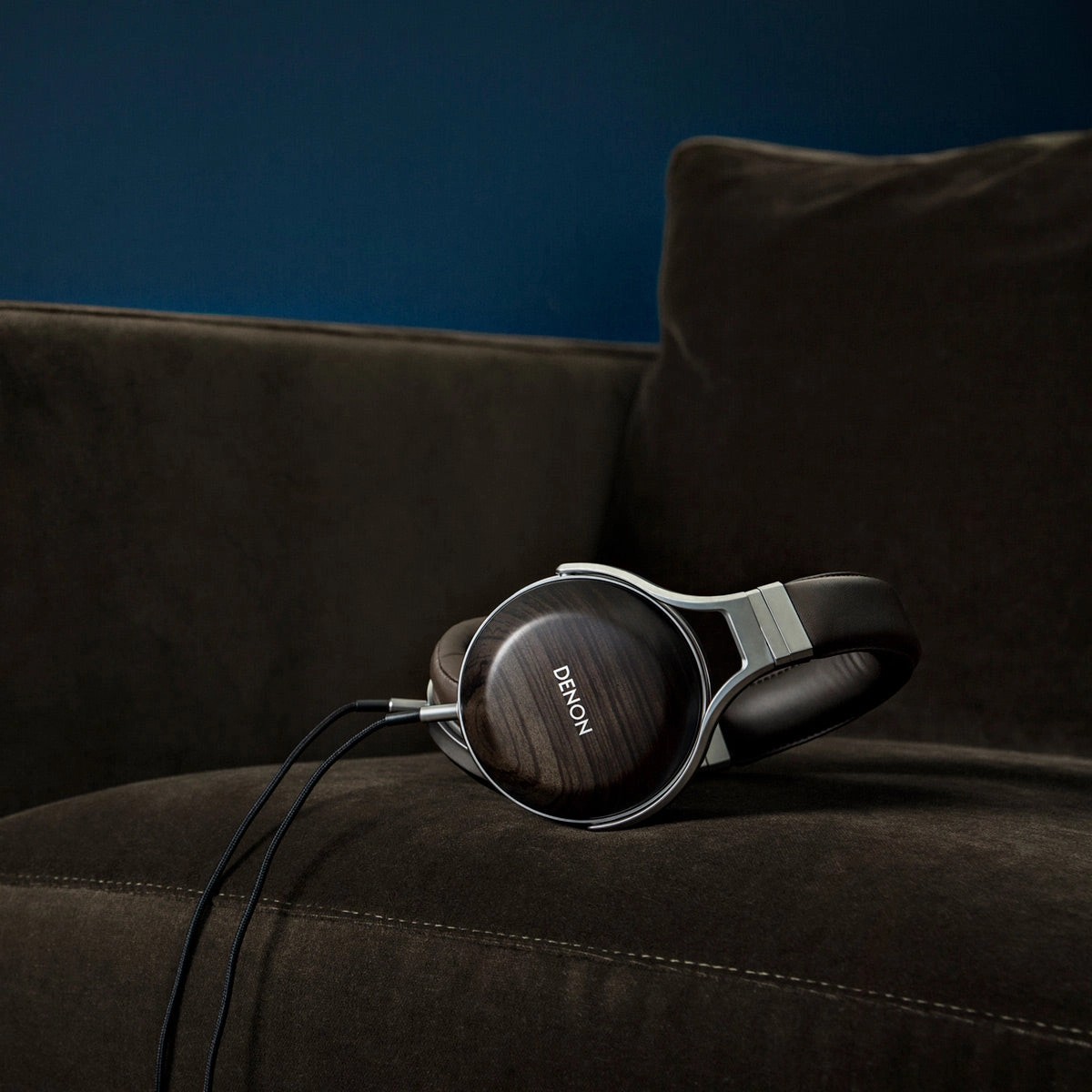 Denon AH-D5200 Over-Ear Headphones (Zebrawood)