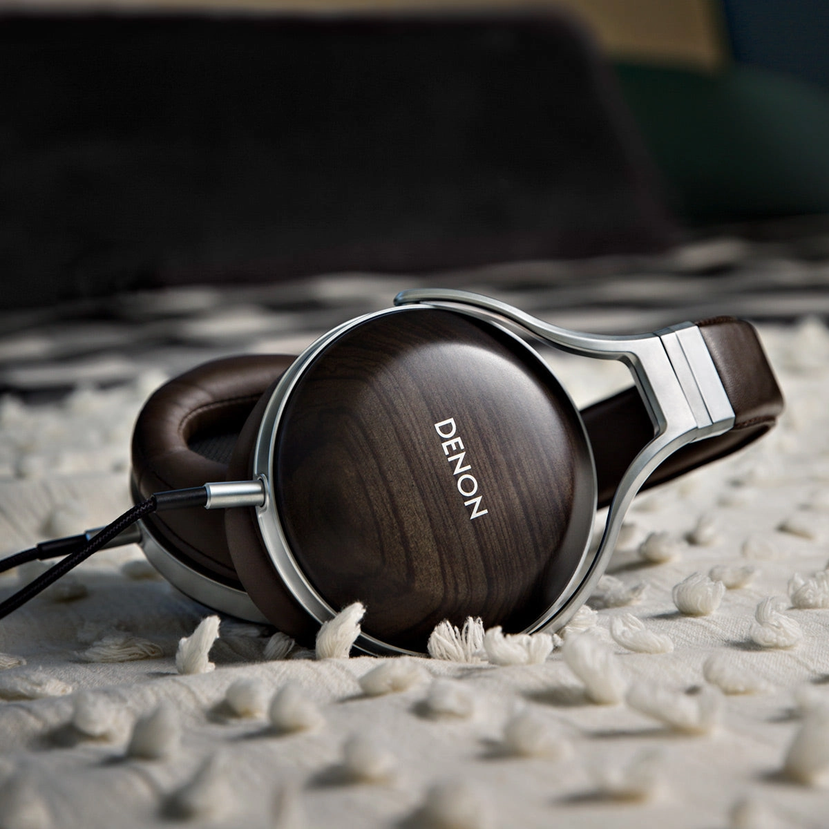 Denon AH-D5200 Over-Ear Headphones (Zebrawood)