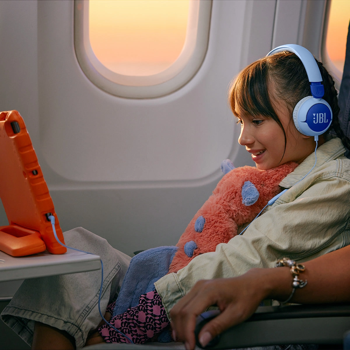 JBL jr320 Kid Safe On-Ear Wired Headphones (Blue)