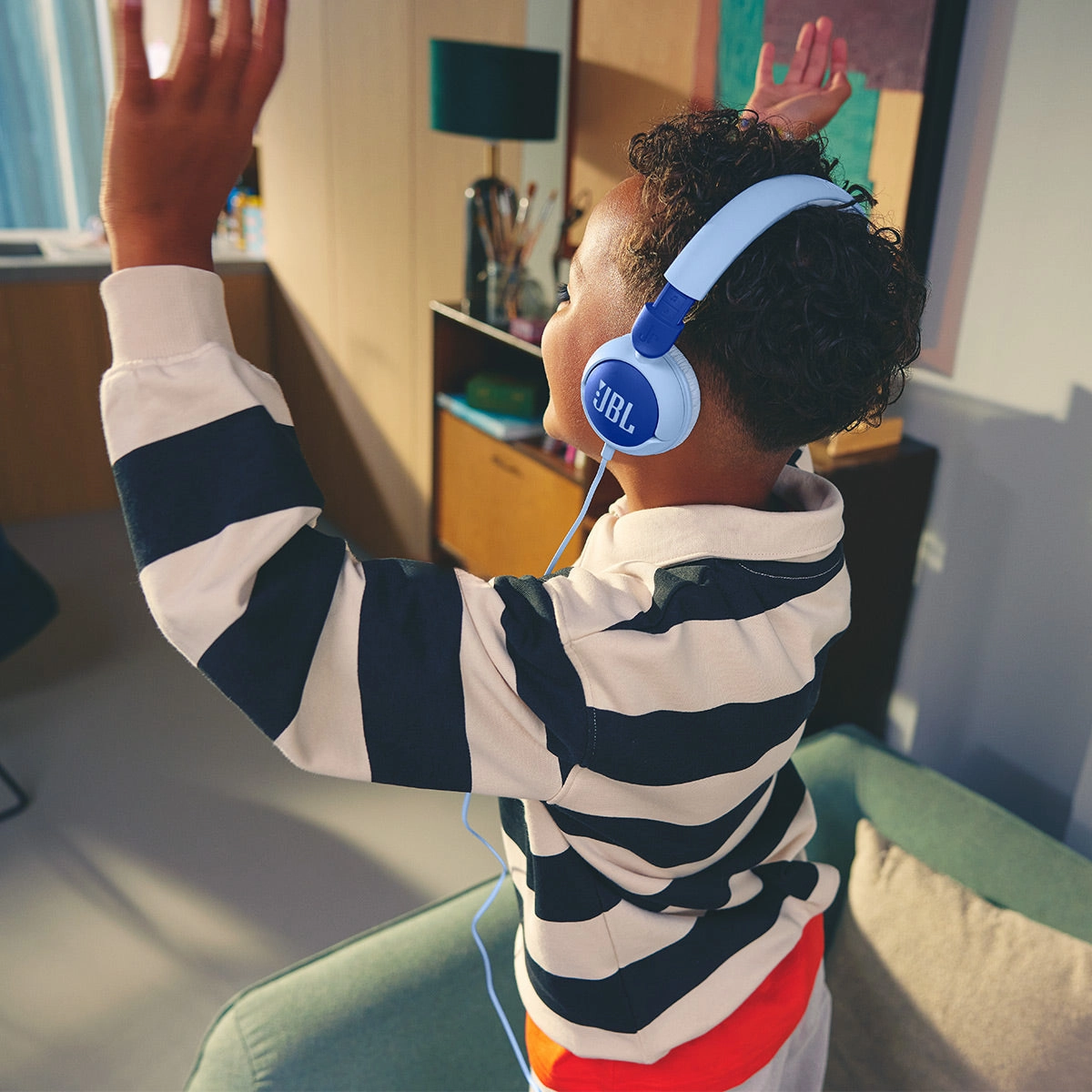 JBL jr320 Kid Safe On-Ear Wired Headphones (Blue)
