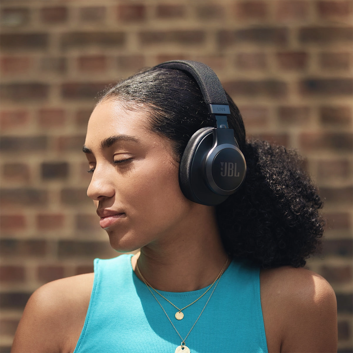 JBL Live 770NC Wireless Over-Ear Adaptive Noise Cancelling Headphones (Black)