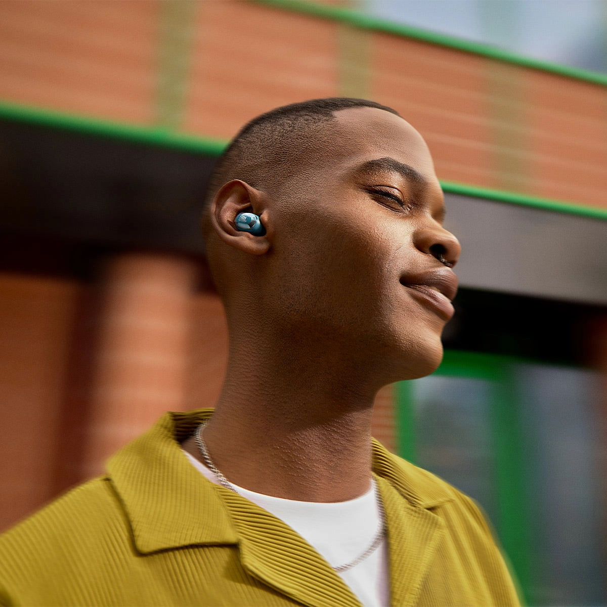 JBL Live Buds 3 Noise-Cancelling Earbuds with Smart Case (Blue)
