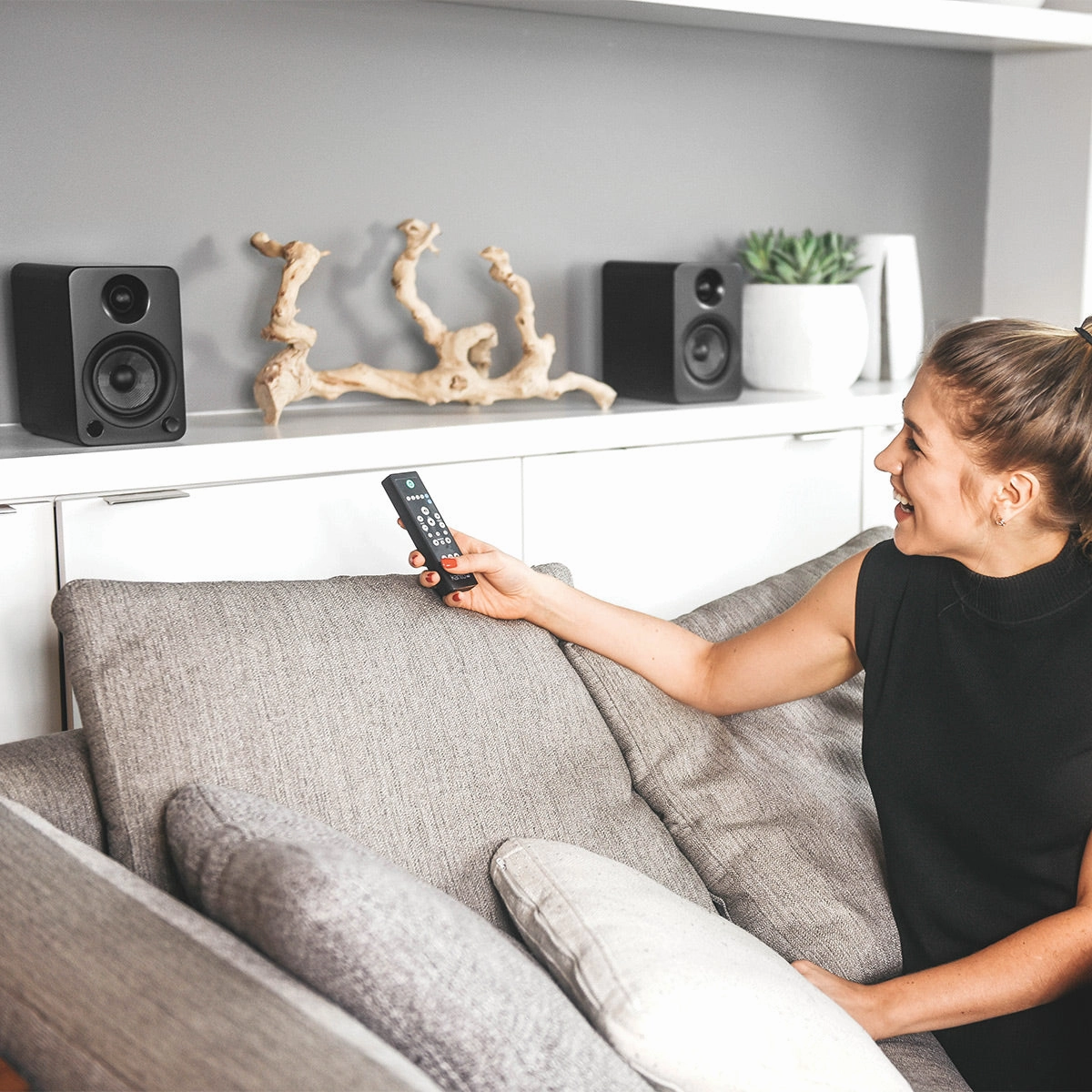 Kanto YU4 Powered Bookshelf Speakers with Built-In Bluetooth - Pair (Matte Black)