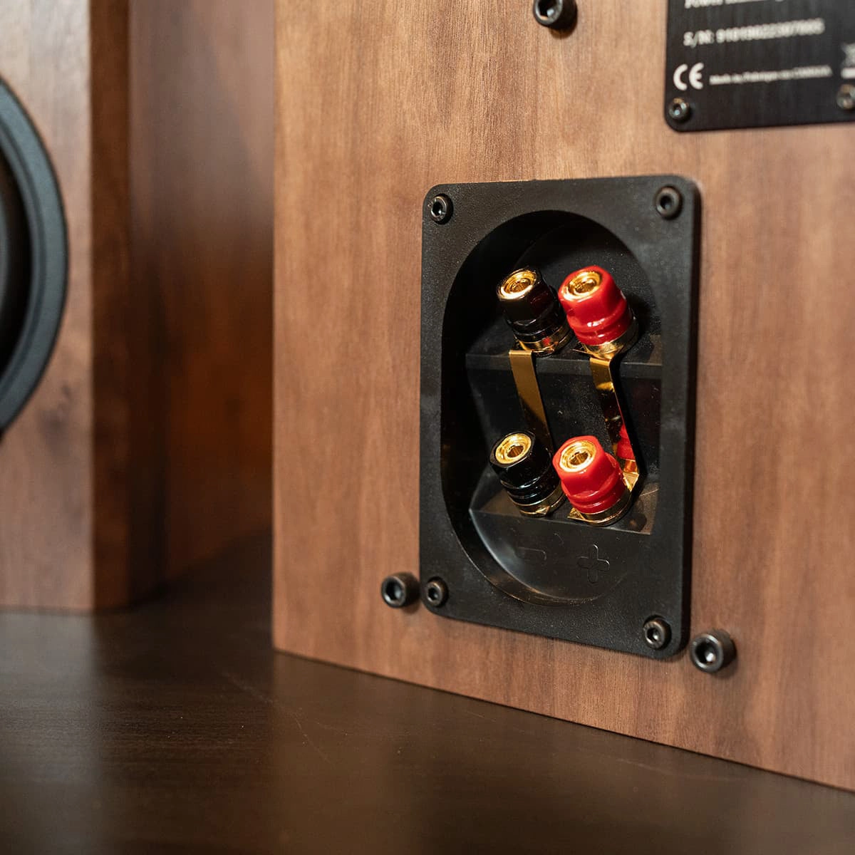 KLH Kendall 2B 2-Way Bookshelf Speakers - Pair (English Walnut)