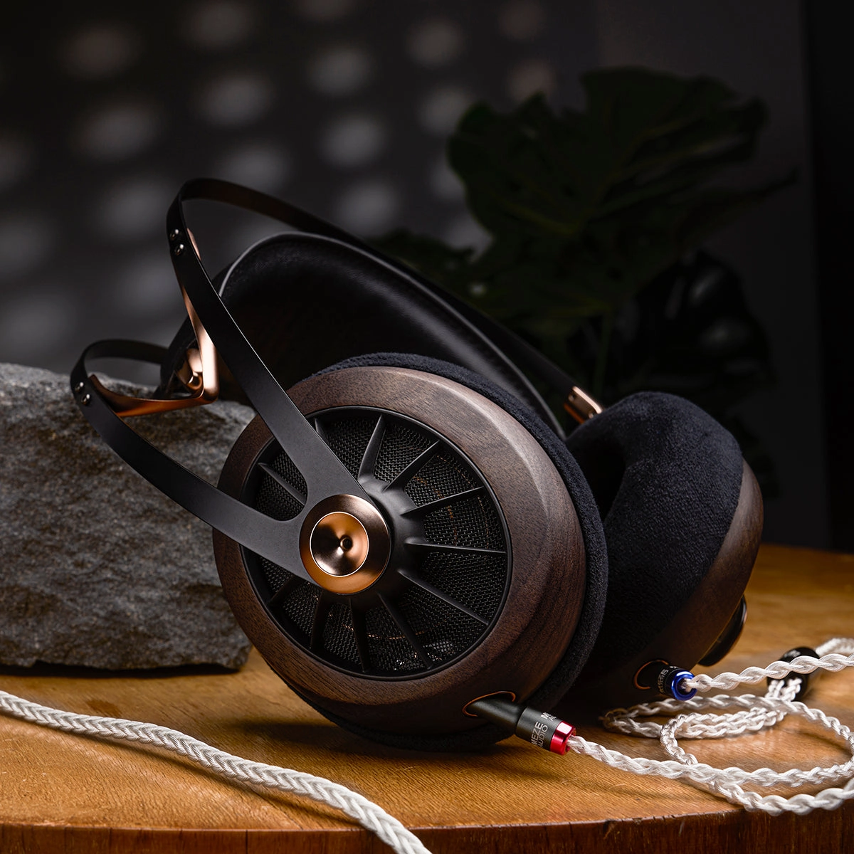 Meze 109 PRO Premium Package with 4.4mm Copper Balanced PCUHD Cable