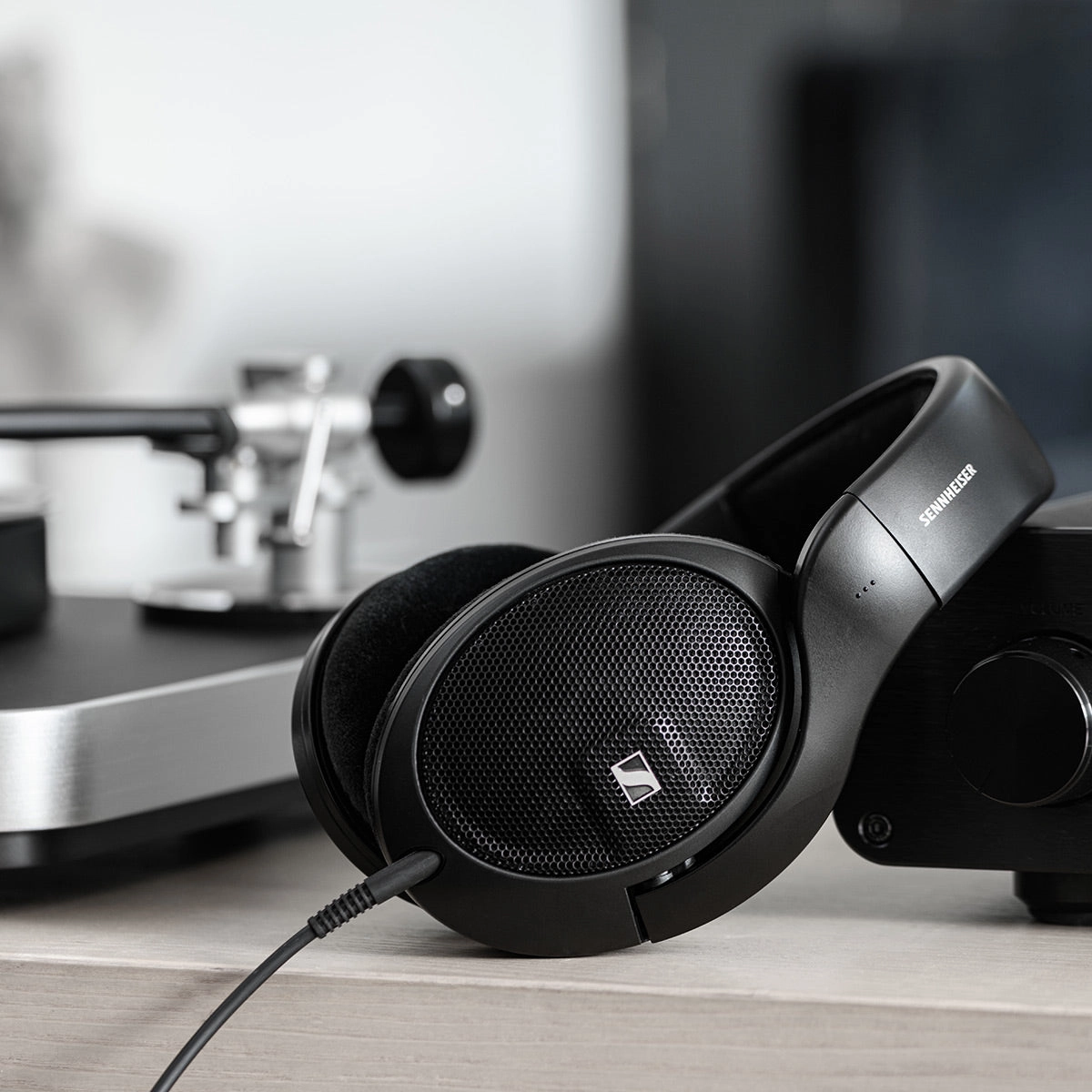 Sennheiser HD 560S Over-Ear Headphones (Black)