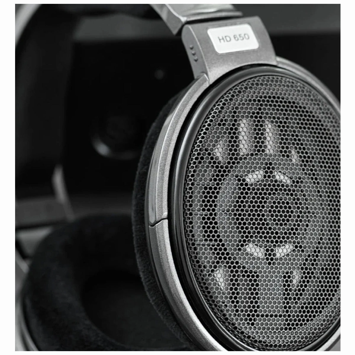 Sennheiser HD 650 Open Dynamic Wired Headphones with Adapter