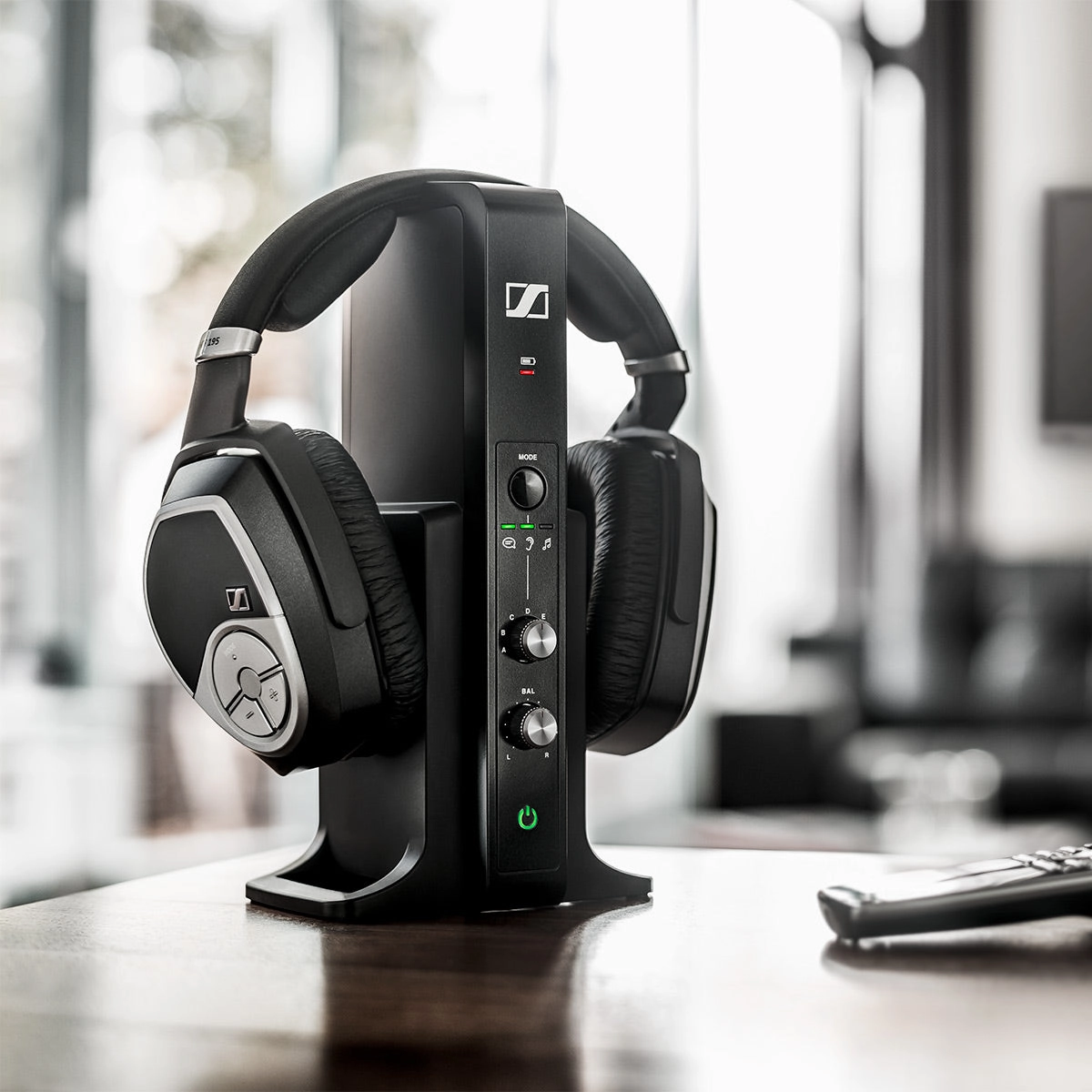 Sennheiser RS195 Over-Ear Closed Headphones (Black)